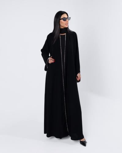 عباية سوداء باطراف بينك