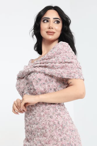 فستان سهرة مطرز ممع برنت ورود