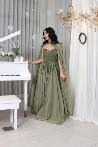 فستان سهرة أنيق بلون أخضر زيتوني هادئ