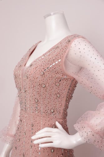 فستان سهرة مطرز