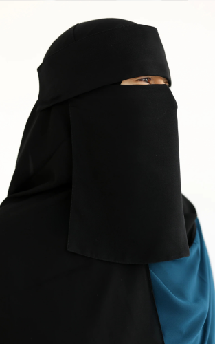نقاب هيبة بطبقة علوية عريضة