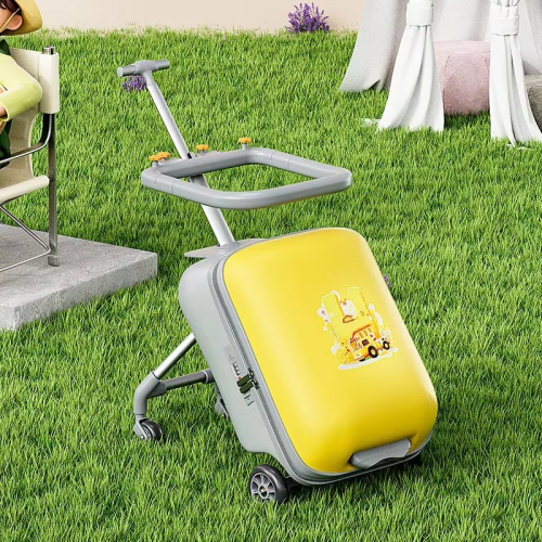 حقيبة سفر للأطفال بتصميم عربة مميزة
