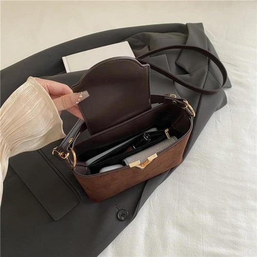 حقيبة نسائية صغيرة عصرية