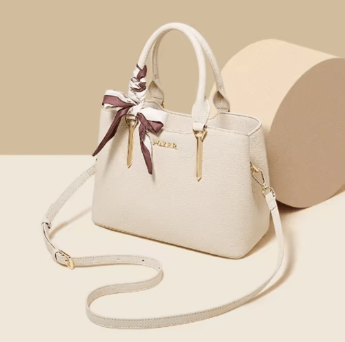 حقيبة يد نسائية من الجلد الطبيعي