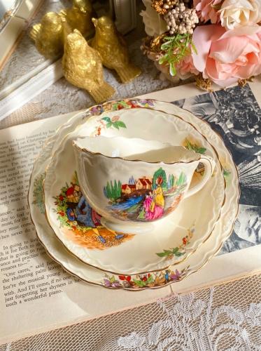 Crown Ducal Gainsborough Shape