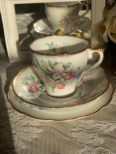Vintage Roslyn China “Sweet Romance” Floral & Gild...