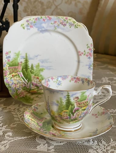 ثلاثية Royal Albert – Kentish Rockery ☕️