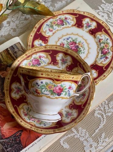 Royal albert lady hamilton