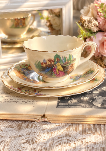Crown Ducal Gainsborough Shape
