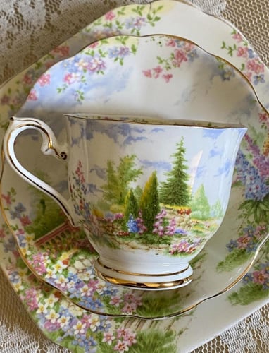 ثلاثية Royal Albert – Kentish Rockery ☕️
