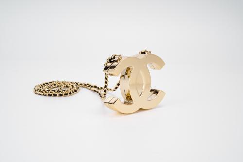 (Chanel 25C Mini Gold Logo Bag)