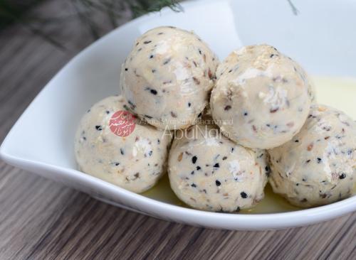 لبنة كور بحبة البركة والسمسم