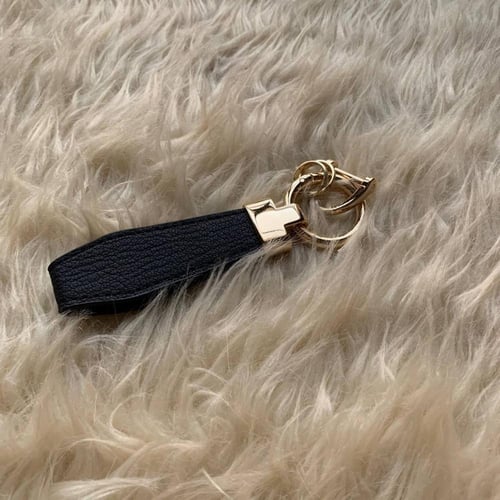 ميدالية مفاتيح جلد مضلعة + مفك