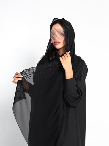 طرحة ترف بتطريز على الأطراف