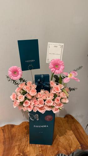 Findra necklace coordination with roses