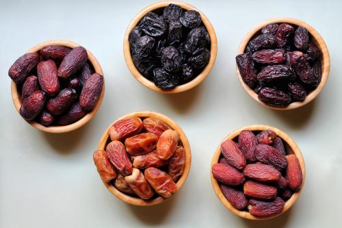 بكجات (٤ خيارات مختلفة) مشكل من أفخر تمور المدينة