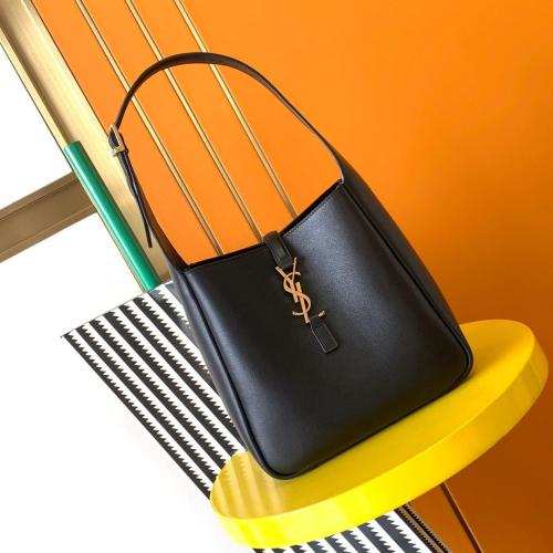 سان لوران سوداء 22cm