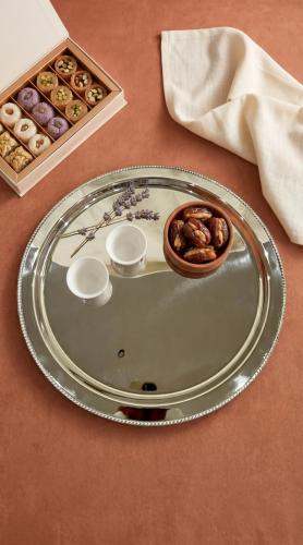 Luxury large round serving tray 49 cm rope