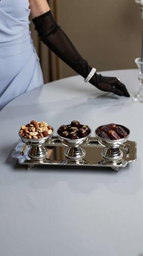 طقم الضيافة الملكي الثلاثي CROWN