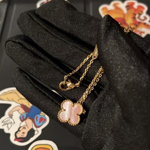 Van cleaf necklace pink