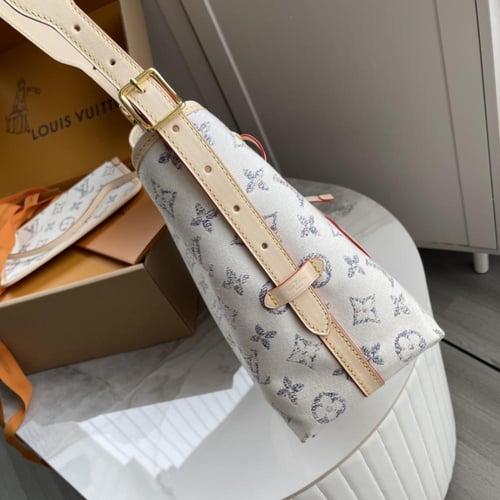 CarryAll PM بنمط Monogram