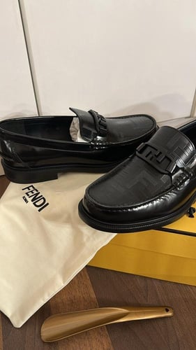 Fendi لوفر اسود