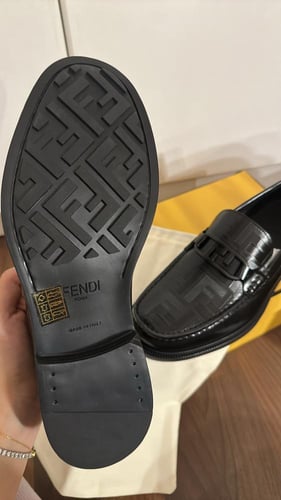 Fendi لوفر اسود