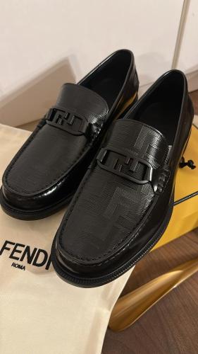 Fendi لوفر اسود