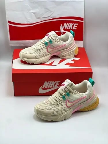 Nike V2K Run - Cream/Pink