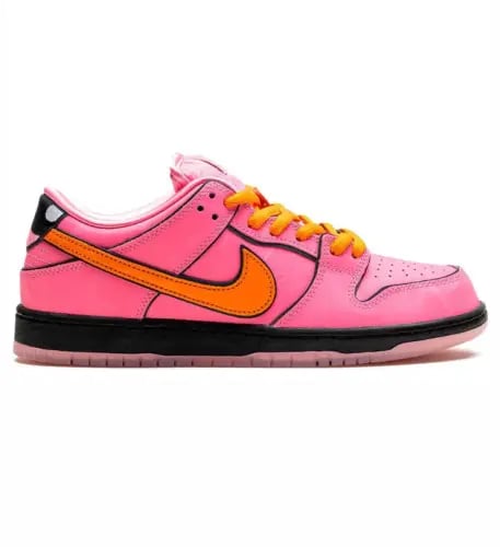 Nike SB Dunk Low - The Powerpuff Girls "Blossom" - Lotus Pink/Magma Orange هذا الحذاء هو الإصدار الخاص والأكثر تميزاً Nike SB Dunk...