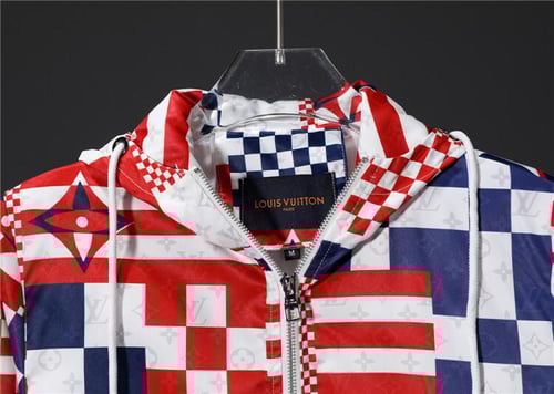 جاكيت LV احمر