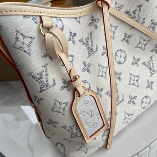 CarryAll PM بنمط Monogram