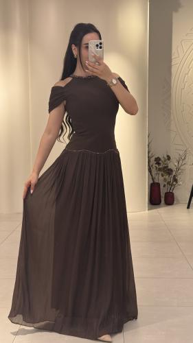 فستان طويل وانيق