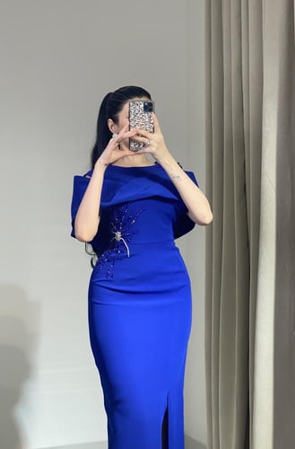 فستان سهرة ناعم قصة ماسكة مزين بالكلفه