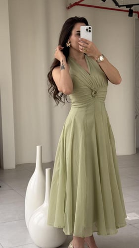 فستان ناعم وانيق