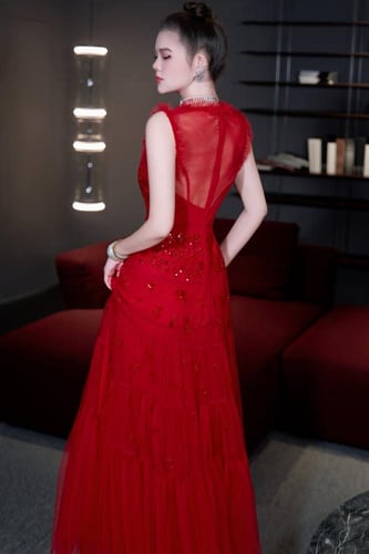 فستان طويل فخم للمناسبات