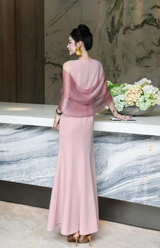 فستان السهره كريب صيفي مرصع بالكريستال النثر