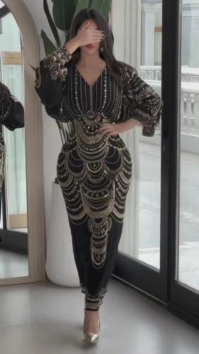 فستان سماوي طويل فخم مرصع بالكريستال