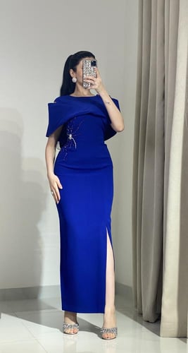 فستان سهرة ناعم قصة ماسكة مزين بالكلفه