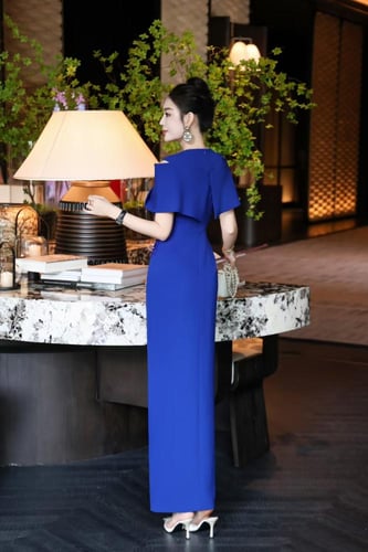 فستان سهرة ناعم قصة ماسكة مزين بالكلفه