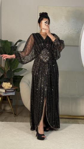 فستان طويل سهرة فخم مزين بخطوط التطريز