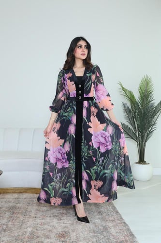 فستان طويل شيفون فخم وراقي بتوريدات ربيعية