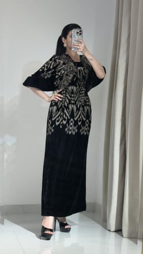 فستان طويل مخمل مكس البيج والاسود