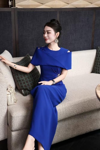 فستان سهرة ناعم قصة ماسكة مزين بالكلفه