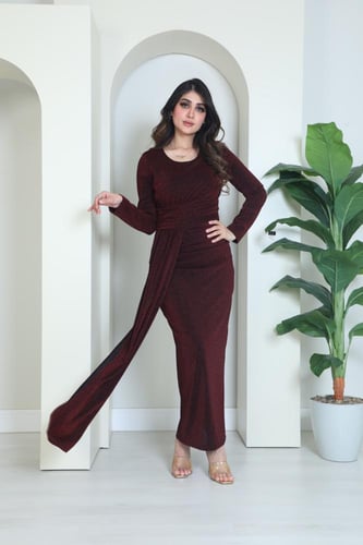 فستان سواريه للمناسبات انيق مع تخريجة الاسكارف على...