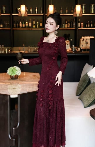 فستان دانتيل سهره انيق مزين بالورود وفصوص الكريستا...