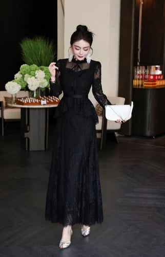 فستان دانتيل انيق مزين بالحزام الناعم