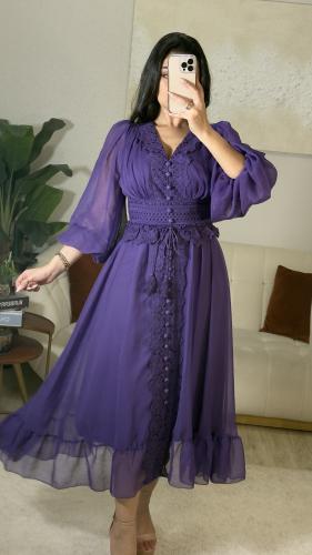 فستان ميدي راقي ناعم مزين بالزراير من نفس الخامه