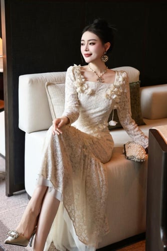 فستان دانتيل سهره انيق مزين بالورود وفصوص الكريستا...