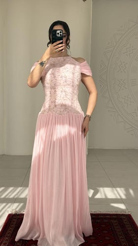 فستان طويل انيق وراقي